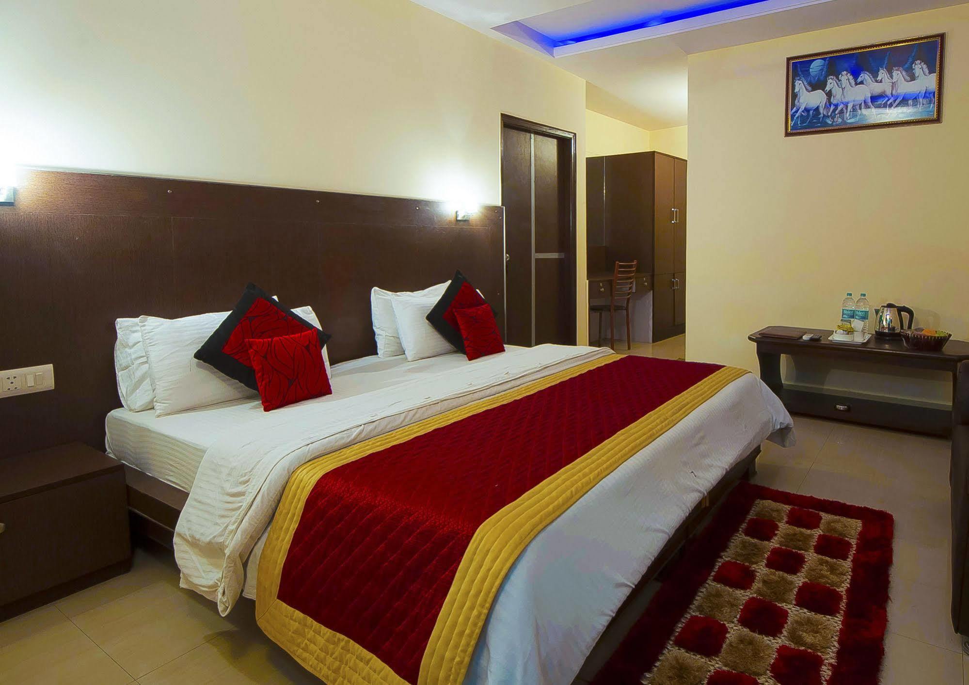 Airport Hotel Vishal Residency Nova Deli Exterior foto