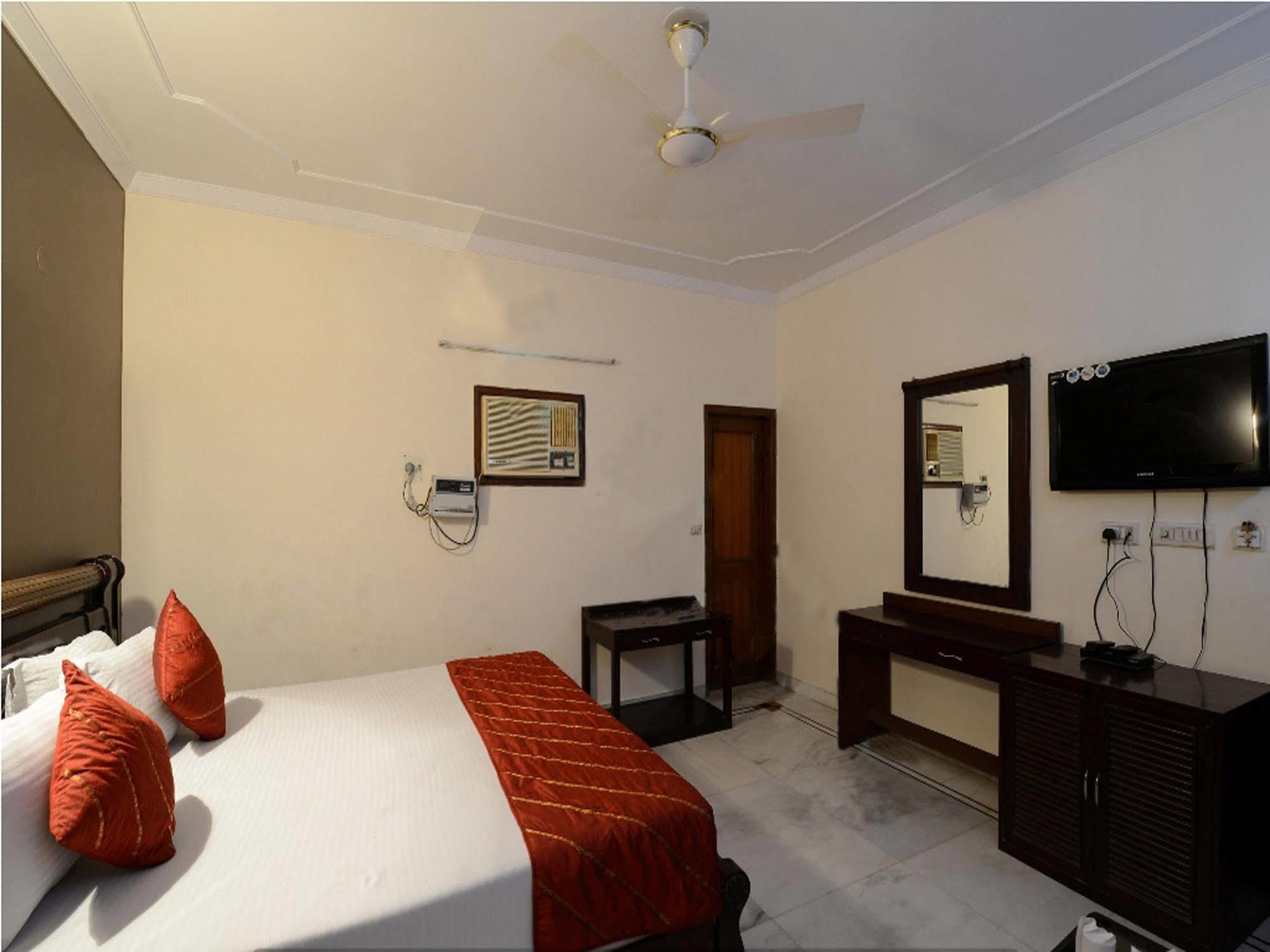 Airport Hotel Vishal Residency Nova Deli Exterior foto