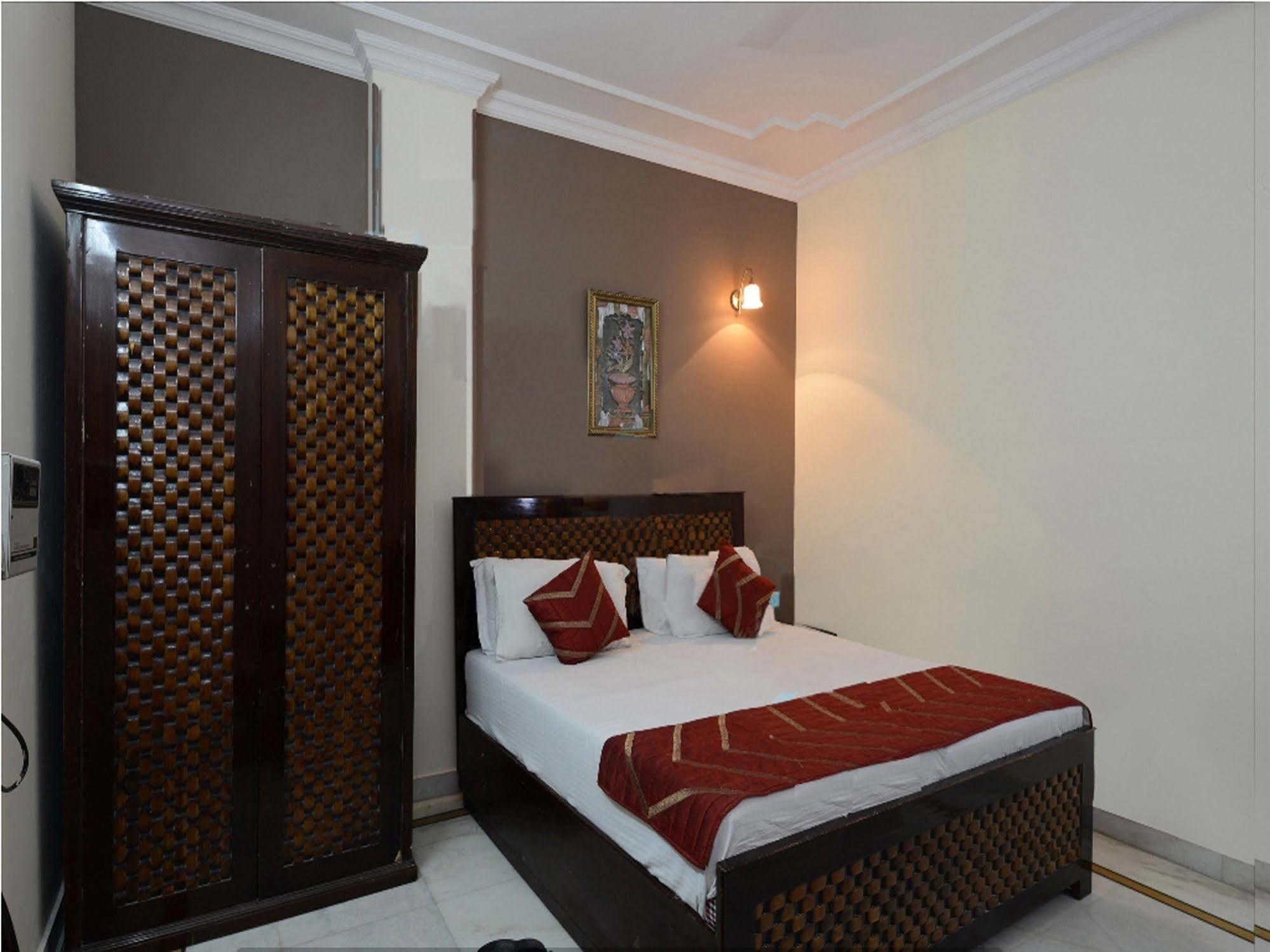 Airport Hotel Vishal Residency Nova Deli Exterior foto